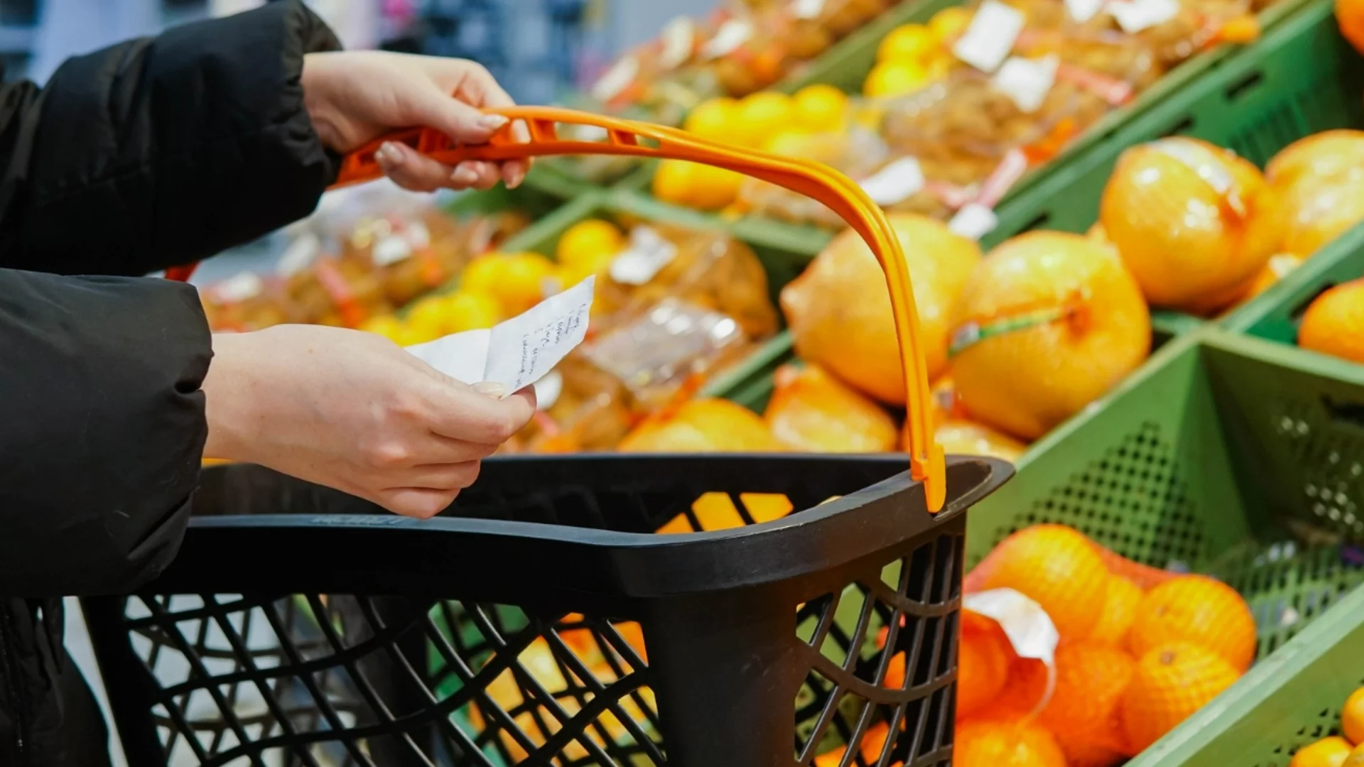 Служители на КЗП и НАП провериха търговски обекти заради еврото