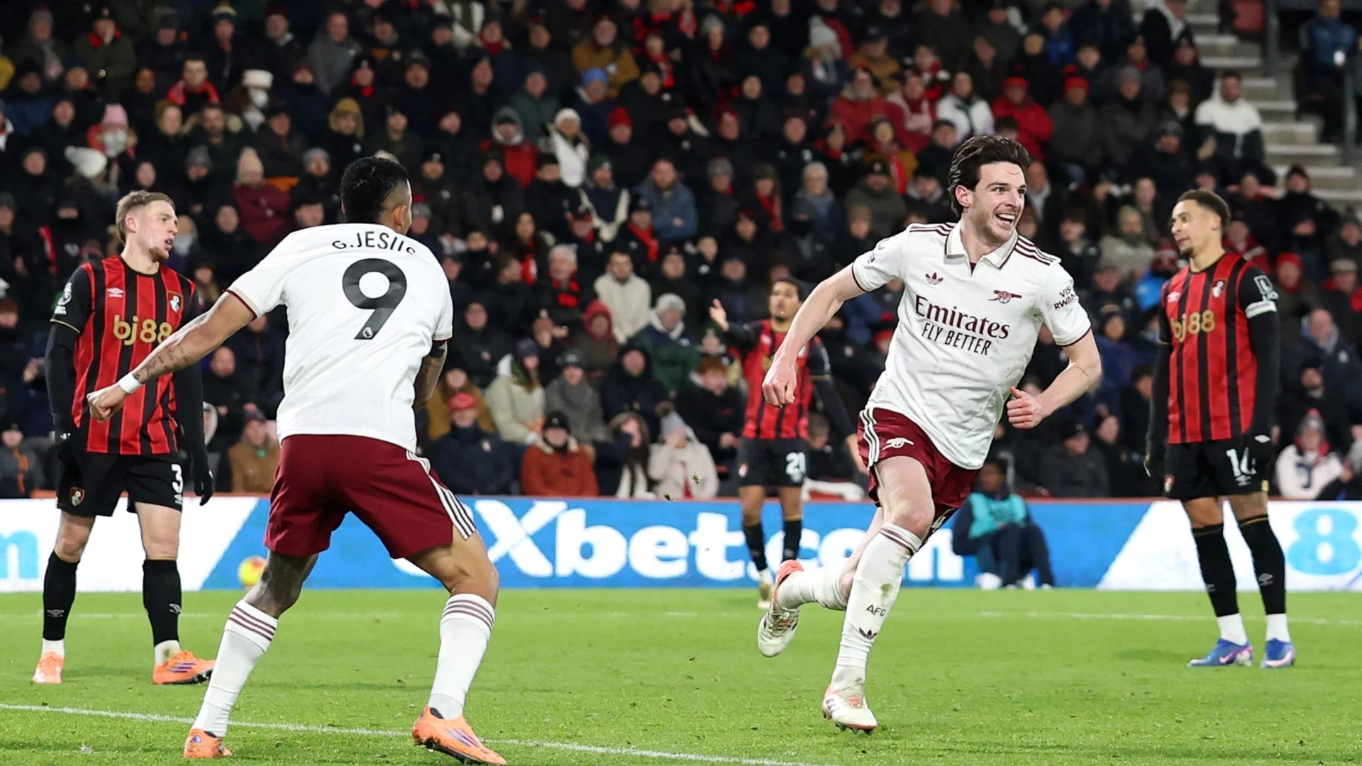 Арсенал победи драматично, неочакван герой за "топчиите" (Резултати от Висшата лига)