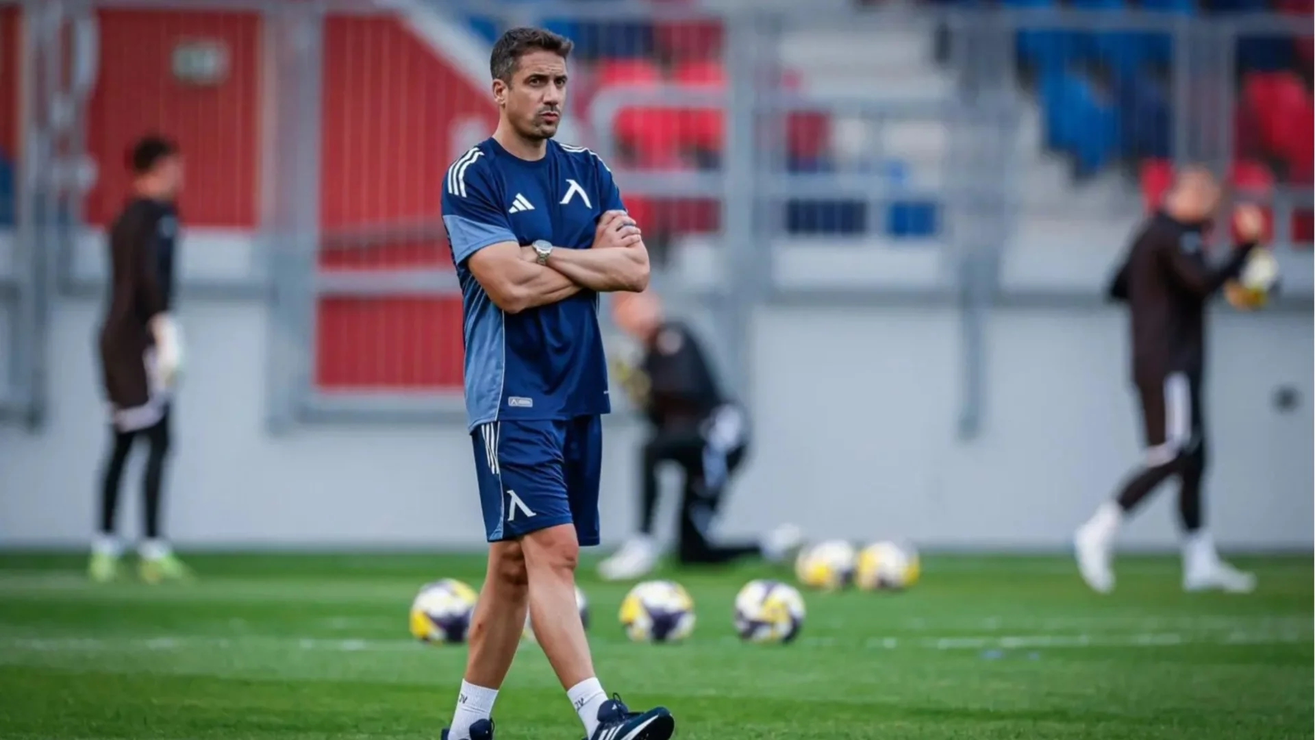 С възгласи "сини шампиони": Левски излезе за първа тренировка за 2026