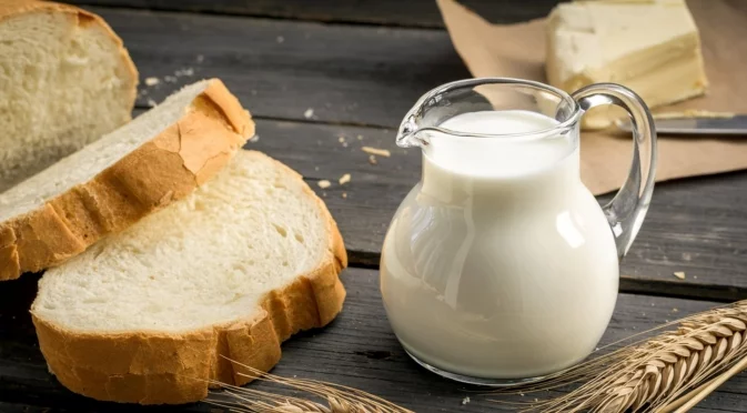 Колко кисело мляко се слага в застройка, за да не се пресече