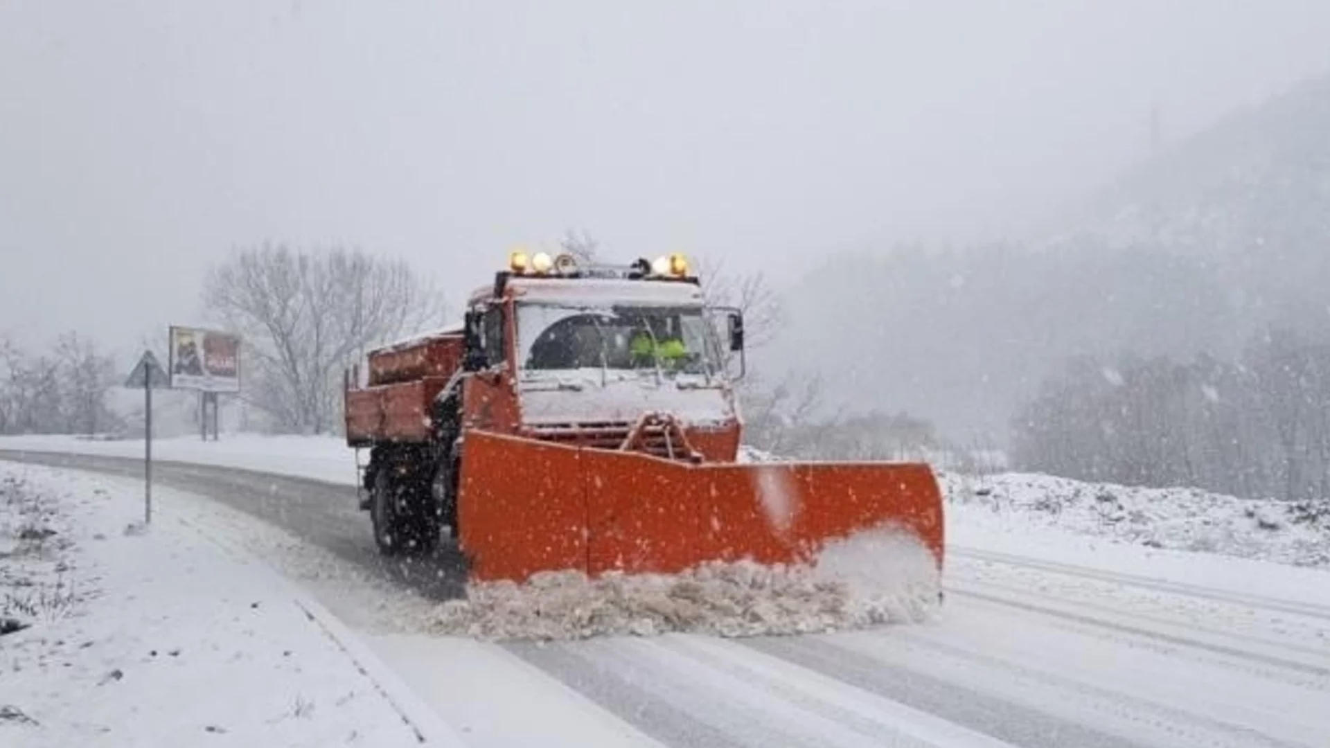 Македонски автобус излезе от магистралата: Нищо не се знае за пътниците и шофьора (ВИДЕО)