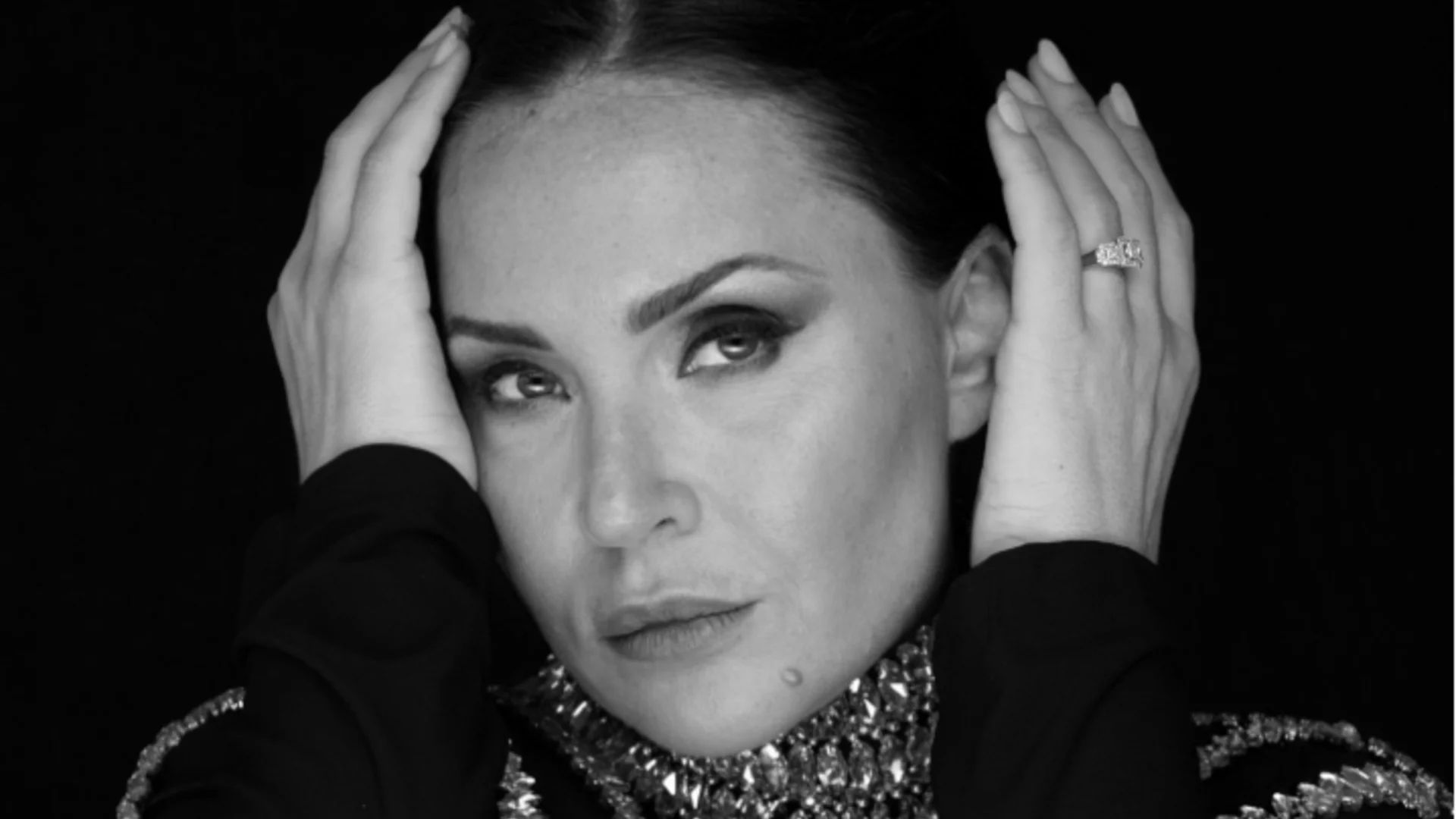 Соня Йончева пее арията "Албена" в Париж