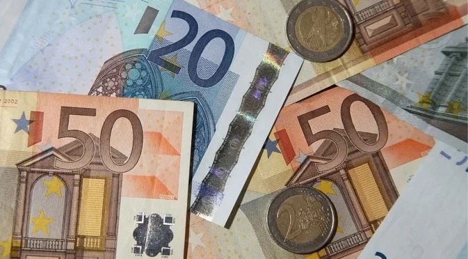 Гроздан Караджов показа как за 3 минути обмени 222.47 лв. в евро