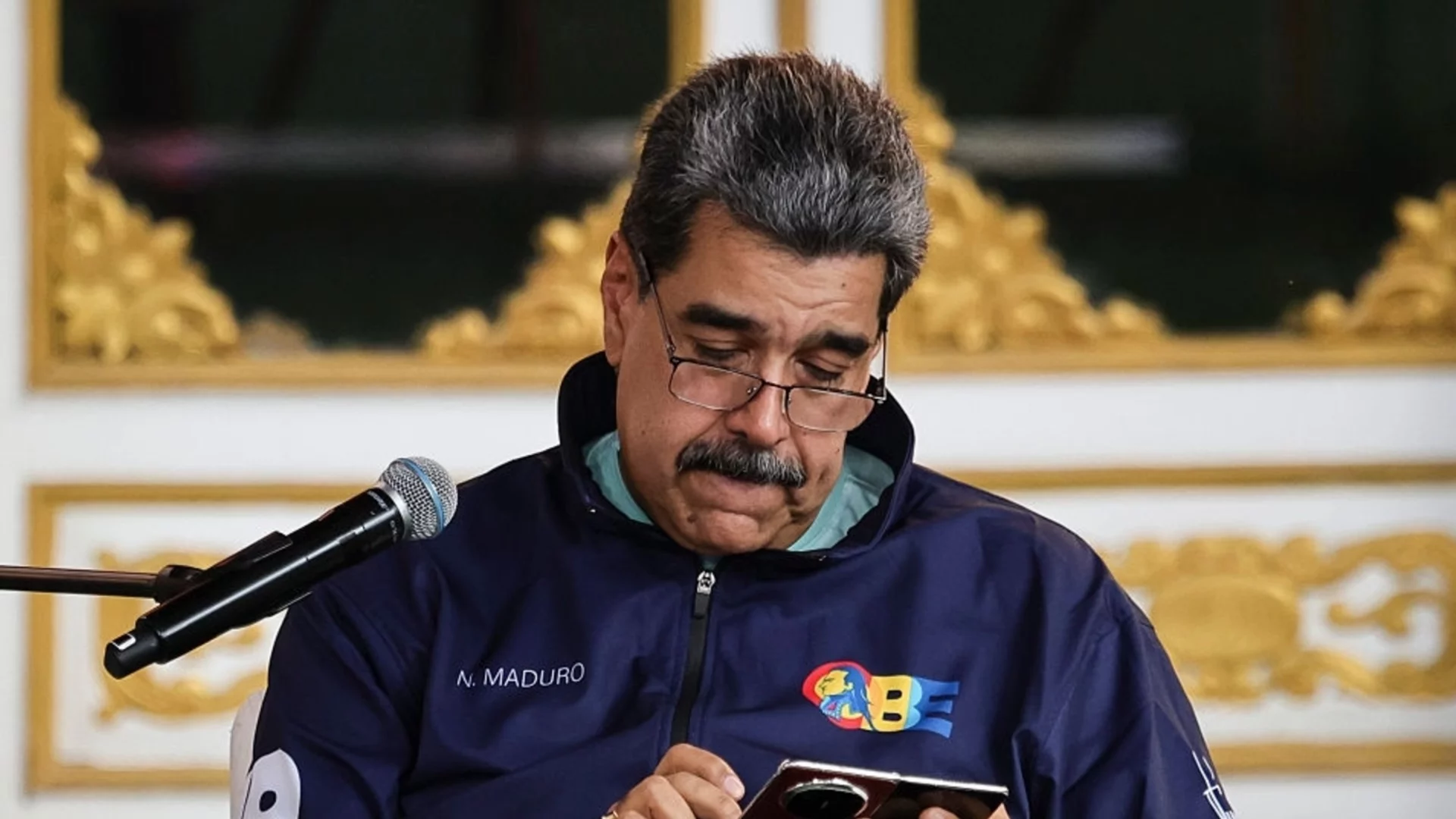 С белезници и солидна охрана: Прехвърлиха Мадуро в съд в Ню Йорк (ВИДЕО)