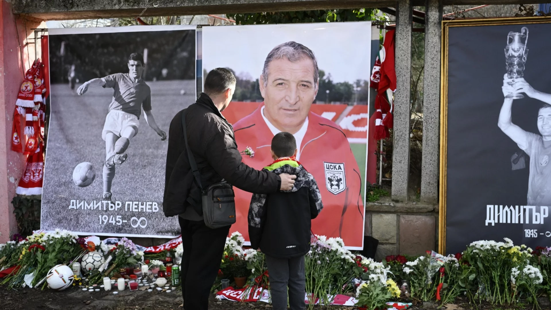 ФИФА и УЕФА почетоха Димитър Пенев с обширни материали, цитираха Стоичков и Бербатов