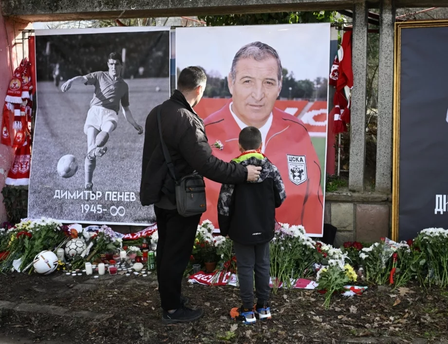 ФИФА и УЕФА почетоха Димитър Пенев с обширни материали, цитираха Стоичков и Бербатов