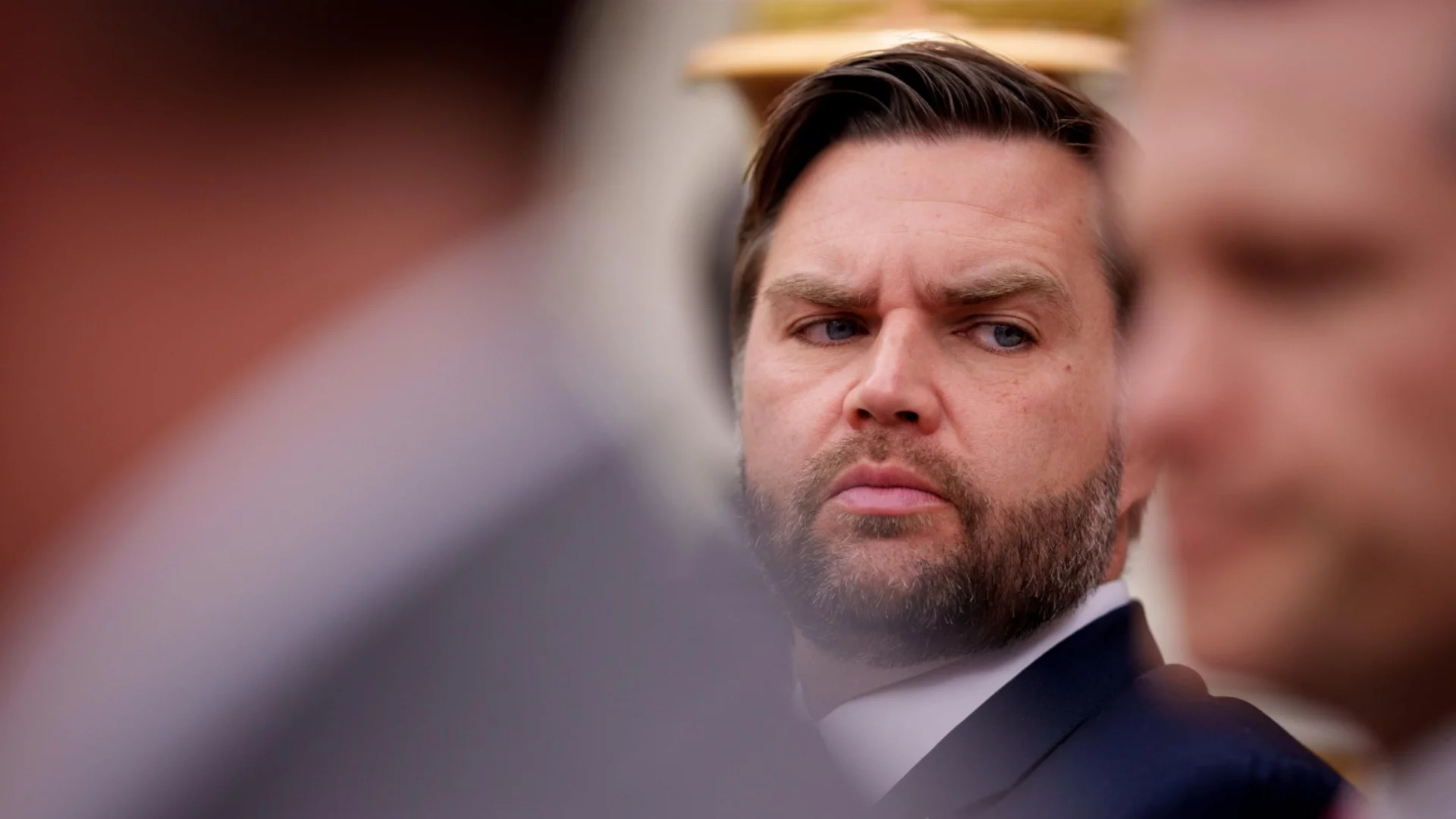 Нападнаха дома на Джей Ди Ванс в Охайо (СНИМКИ)