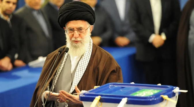 Иранският аятолах Хаменей ще бяга в Русия