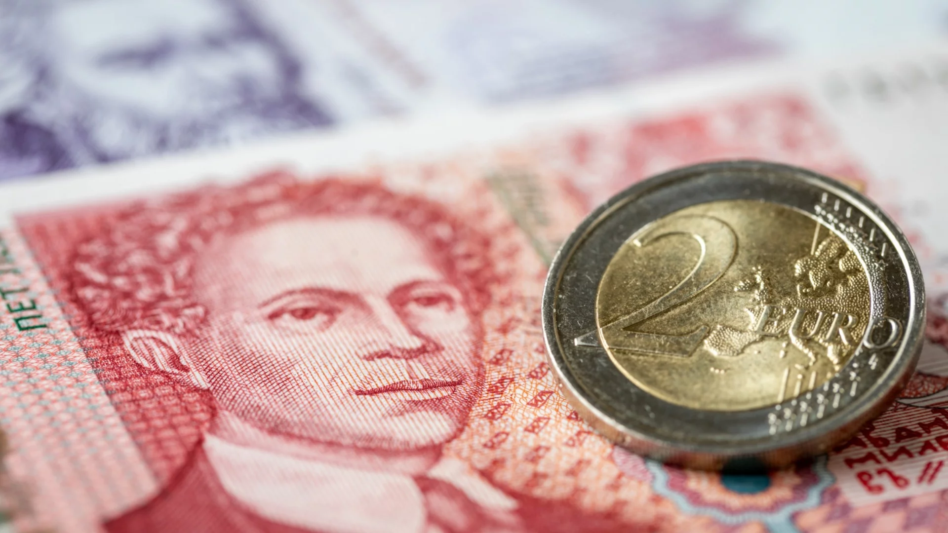 Да плащаме в евро и ако има ръст на цените – да сигнализираме: Полезни съвети