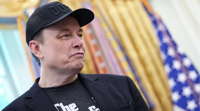 Сексуални изображения с деца: ЕК разглежда сигнали срещу чатбота на Илон Мъск