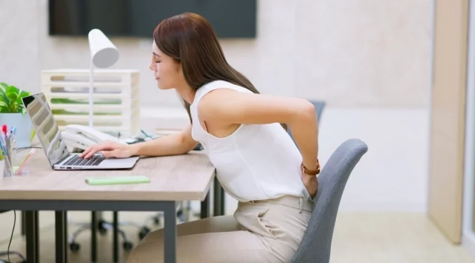 Утре Рак, Скорпион + още 2 зодии ще търсят кръста, а ще си намерят белята