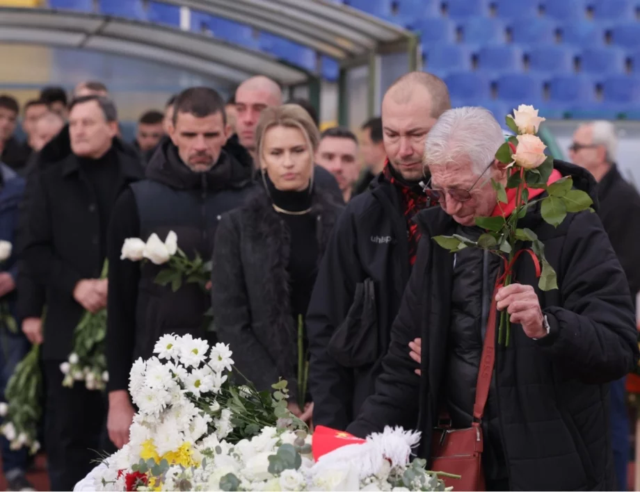 Героите от САЩ' 94 изпратиха Димитър Пенев с аплодисменти (ВИДЕО)