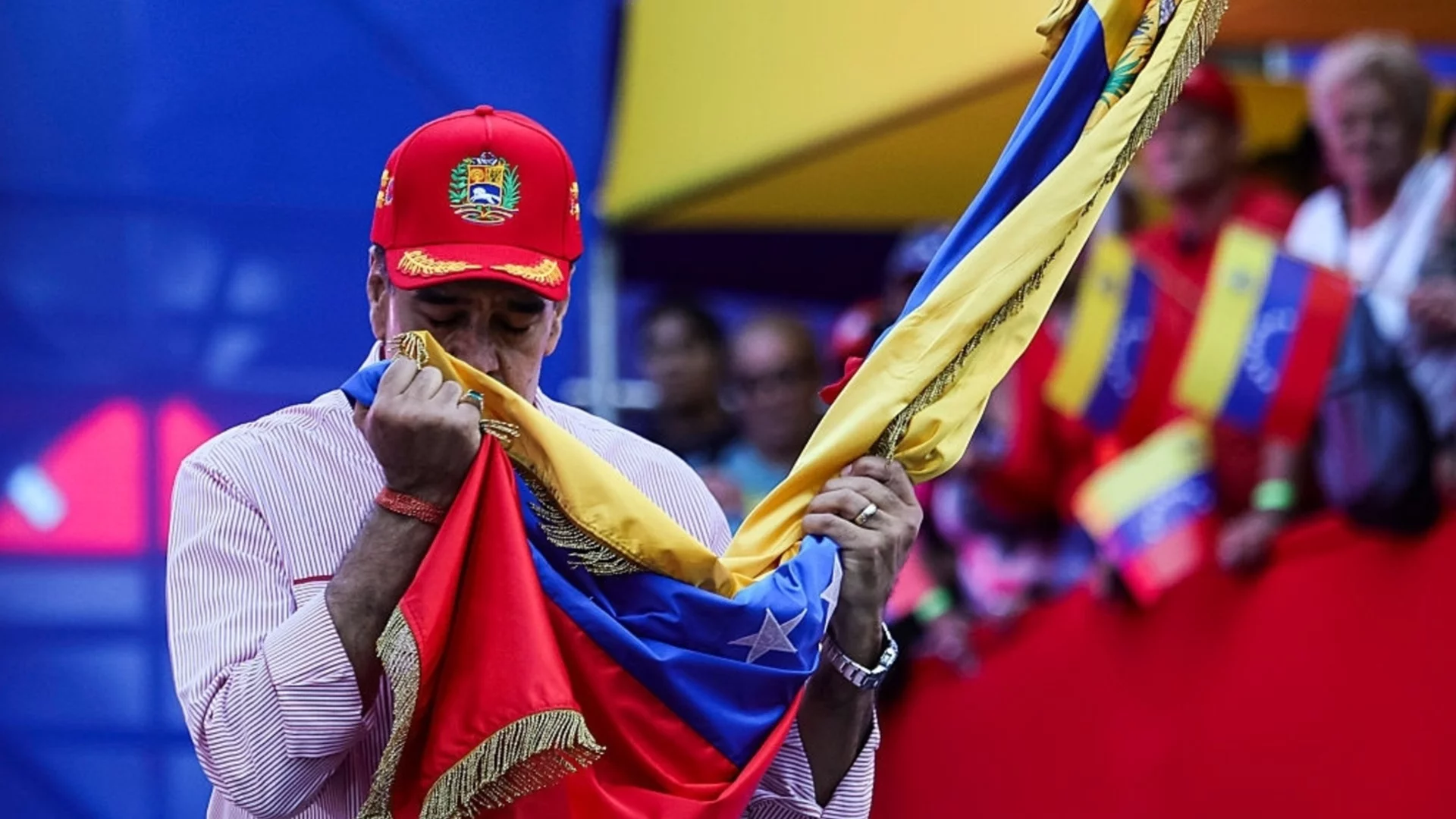 От шофьор на автобус до диктатор: Кой е Николас Мадуро (ВИДЕО)