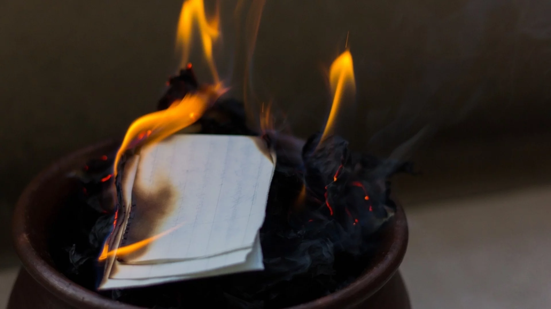 Народни поверия за януари: Какво носи късмет и какво никога НЕ бива да се прави в началото на годината