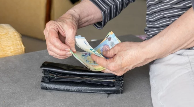 След въвеждане на еврото: НАП и КЗП ударно следят цените