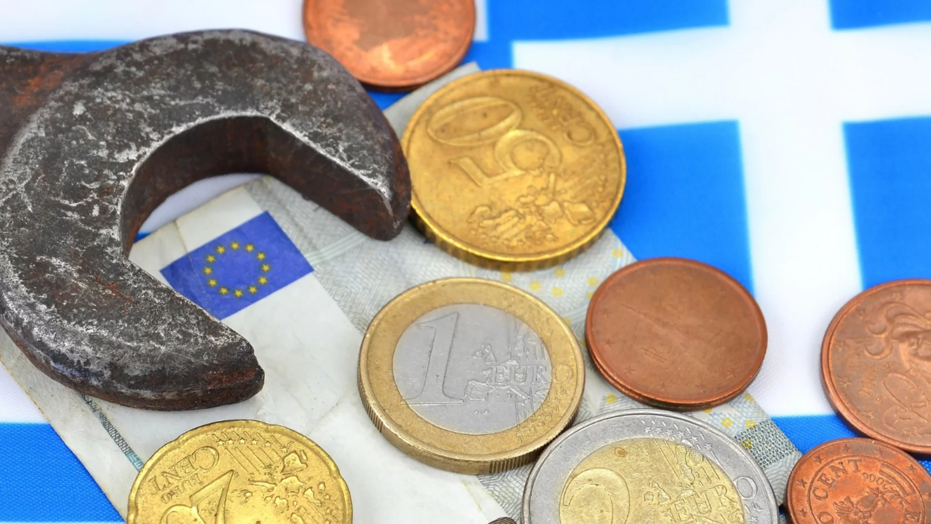 ЕЦБ бие тревога за Гърция: Реалните заплати намаляват заради инфлацията