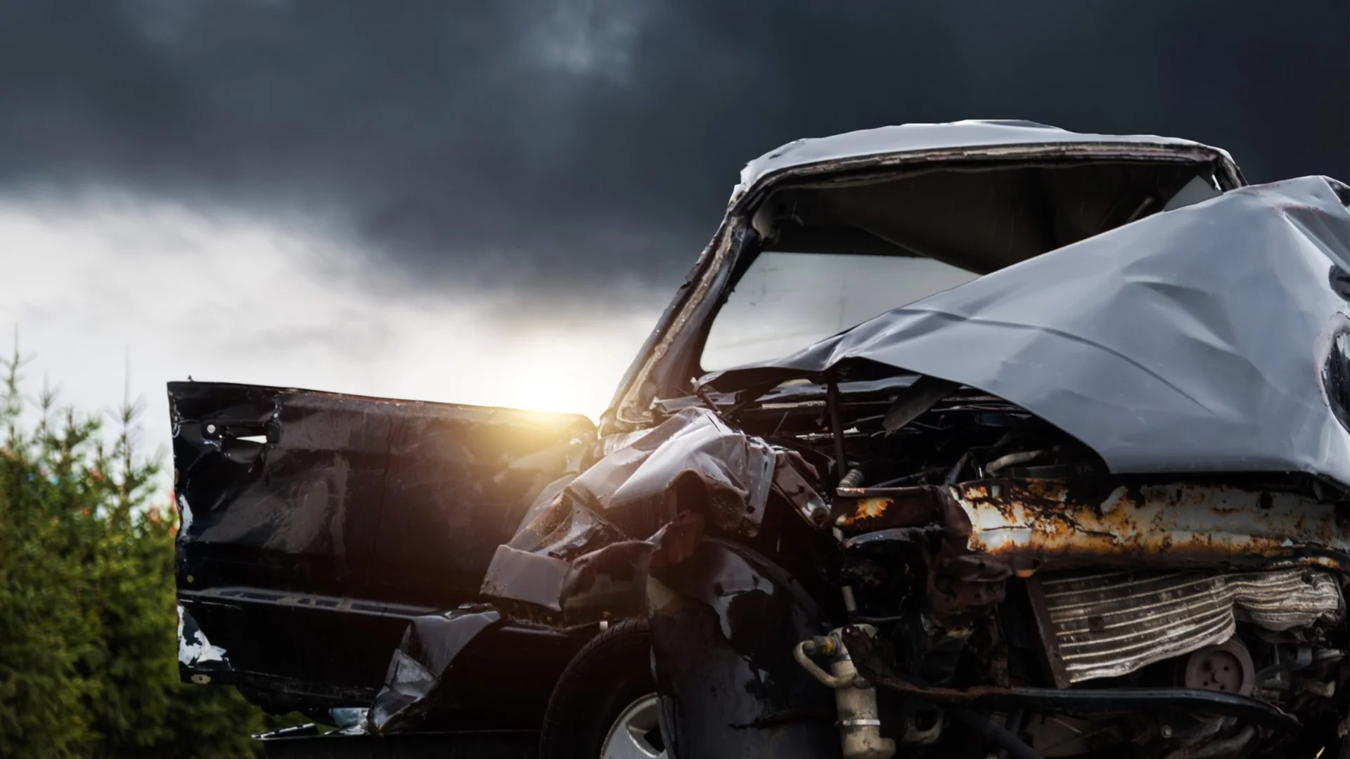 Тежка катастрофа във Велико Търново, загина младеж