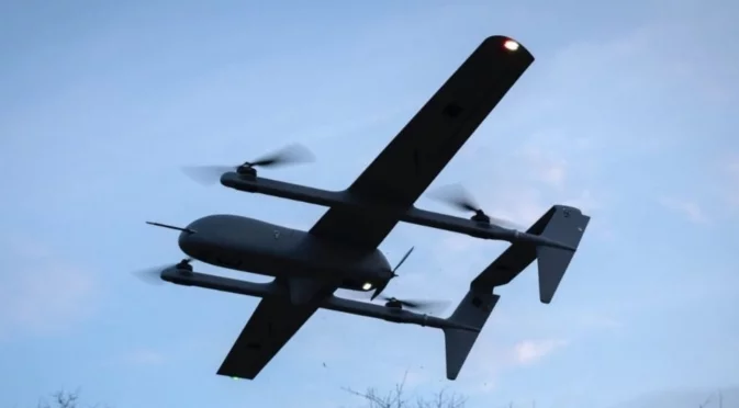 Руски военен завод избухна в пламъци след атака с дронове (ВИДЕО)