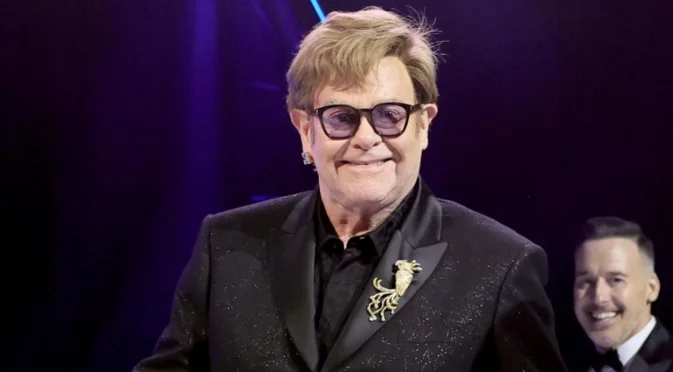 Рядко явление: Елтън Джон показа порасналите си синове (СНИМКА)