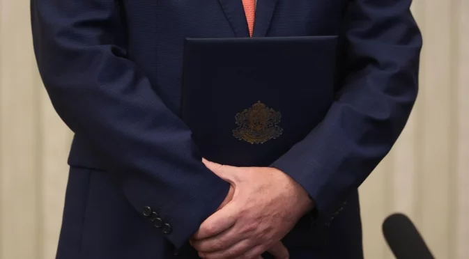 Кой ще се жертва от домовата книга, за да не се стигне до тупик: Отговорът от проф. Пламен Киров