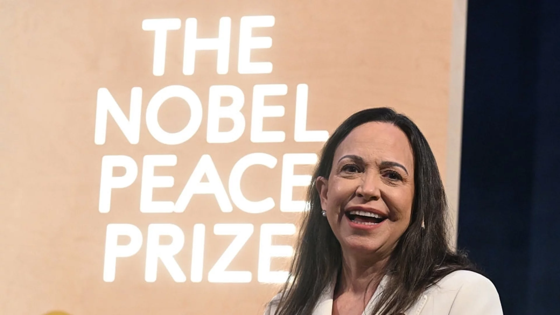 Мачадо изкушава Тръмп да я подкрепи за президент на Венецуела - споделя Нобела за мир с него (ВИДЕО)