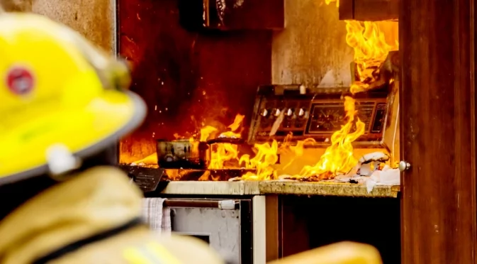 Двойно повече инциденти заради силния вятър: Пожарната с равносметка