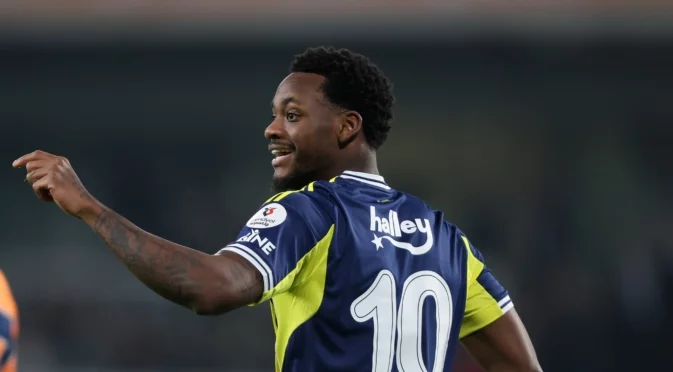 Фенербахче си осигури финал за Суперкупата с Галатасарай, дебютант блесна срещу бившия си тим (ВИДЕО)