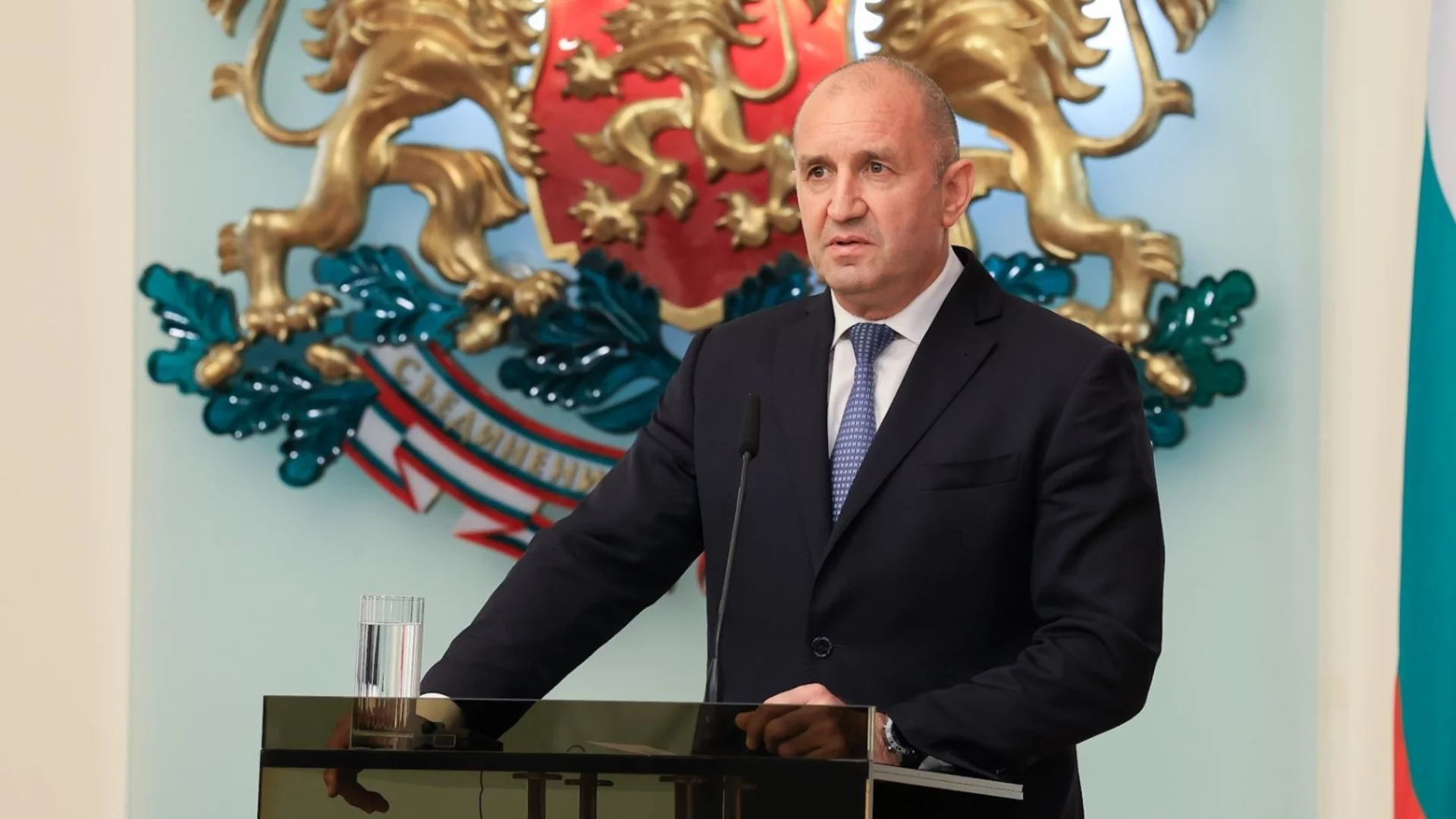 Радев: Моята партия явно вече съществува, но къде изчезнаха старите партии, които оставиха страната без бюджет?