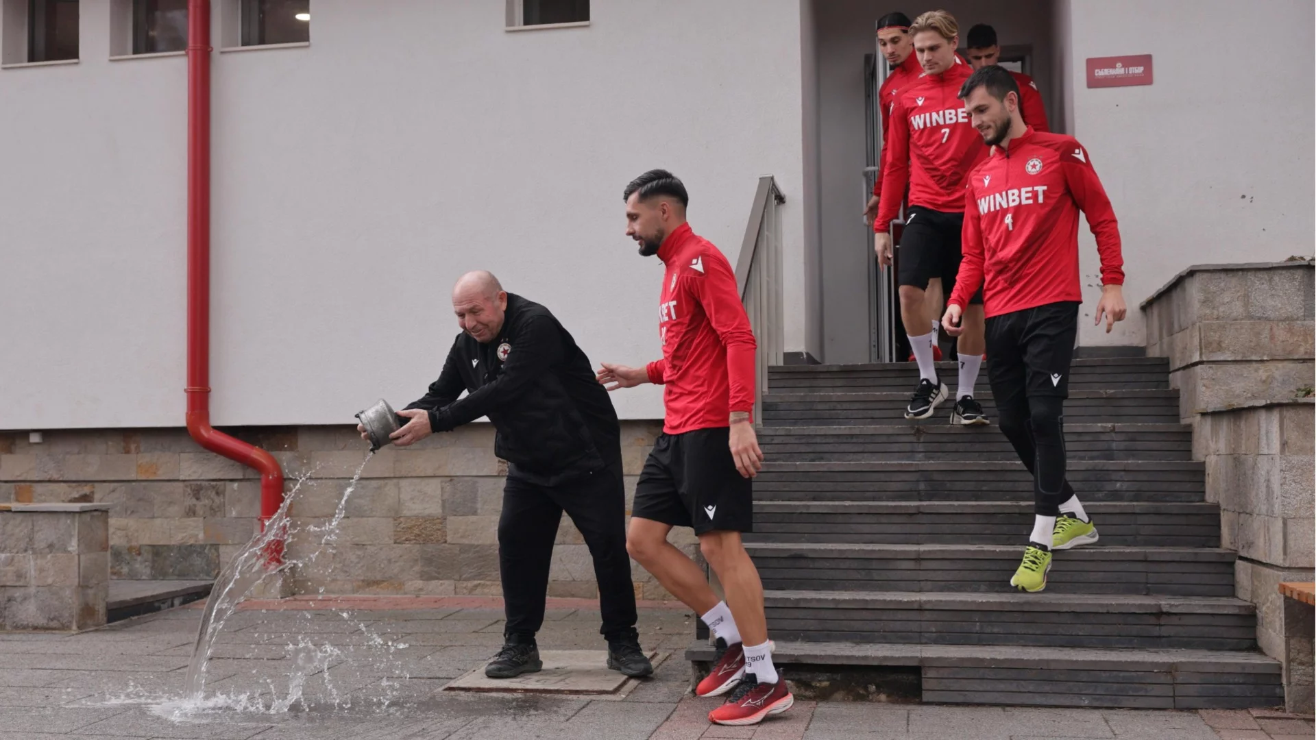 ЦСКА стартира подготовка, но без половин отбор