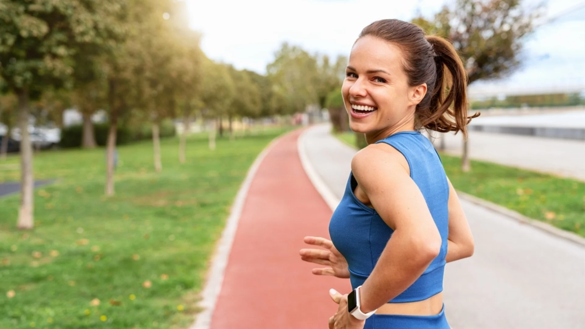 Защо ходенето след хранене е по-ефективно от тичането на празен стомах?