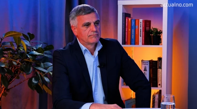 Стефан Янев: Срещите за Украйна са важни, но мирът минава през реални договори