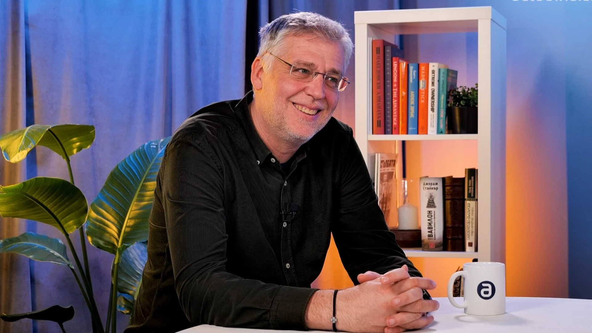 "Мамник" оживява на малкия екран: Режисьорът Виктор Божинов в Студио Actualno (ВИДЕО)