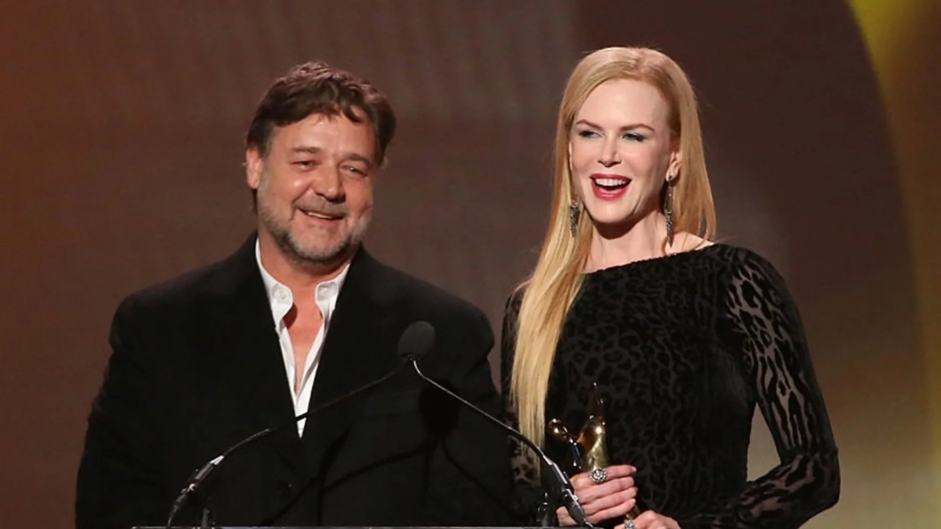 Ръсел Кроу утешава Никол Кидман: Приятелство или тайна романтична връзка след развода?