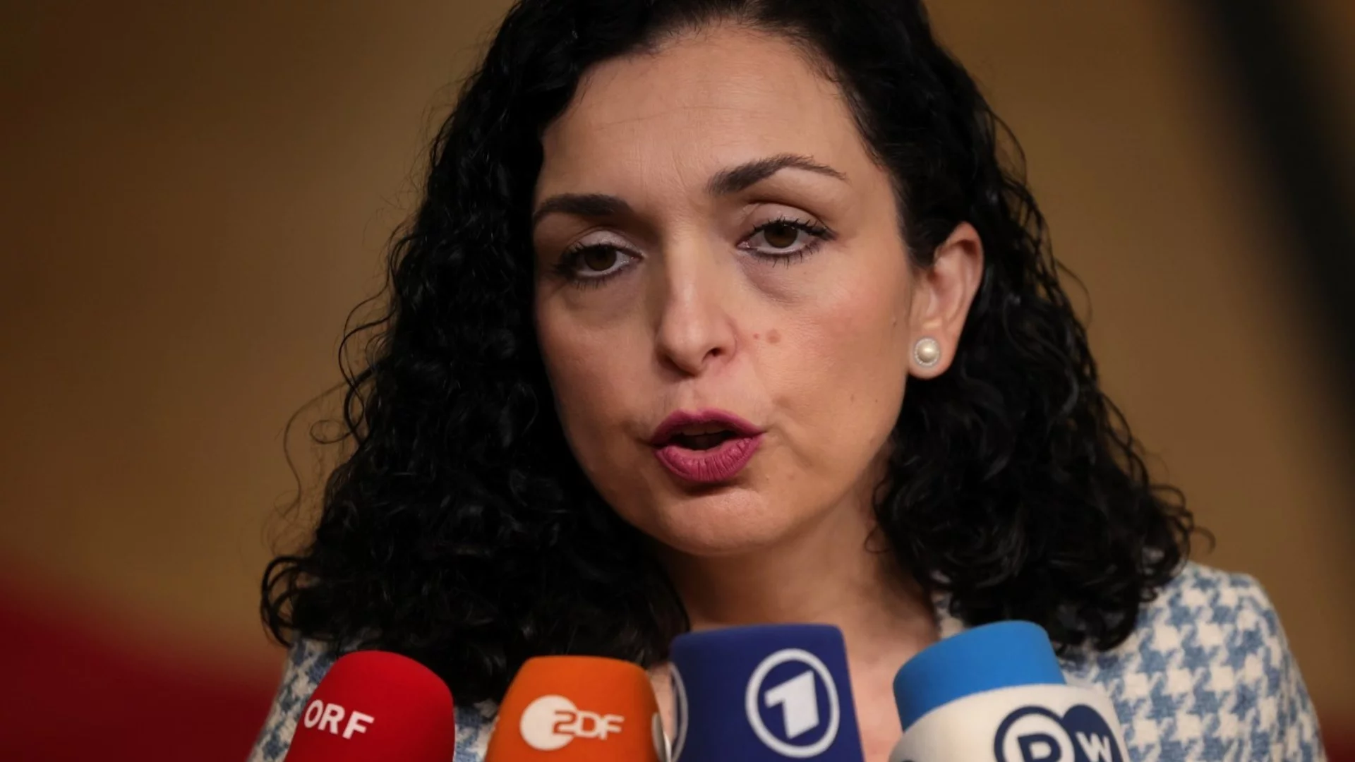 Проверяват имуществото на президента на Косово