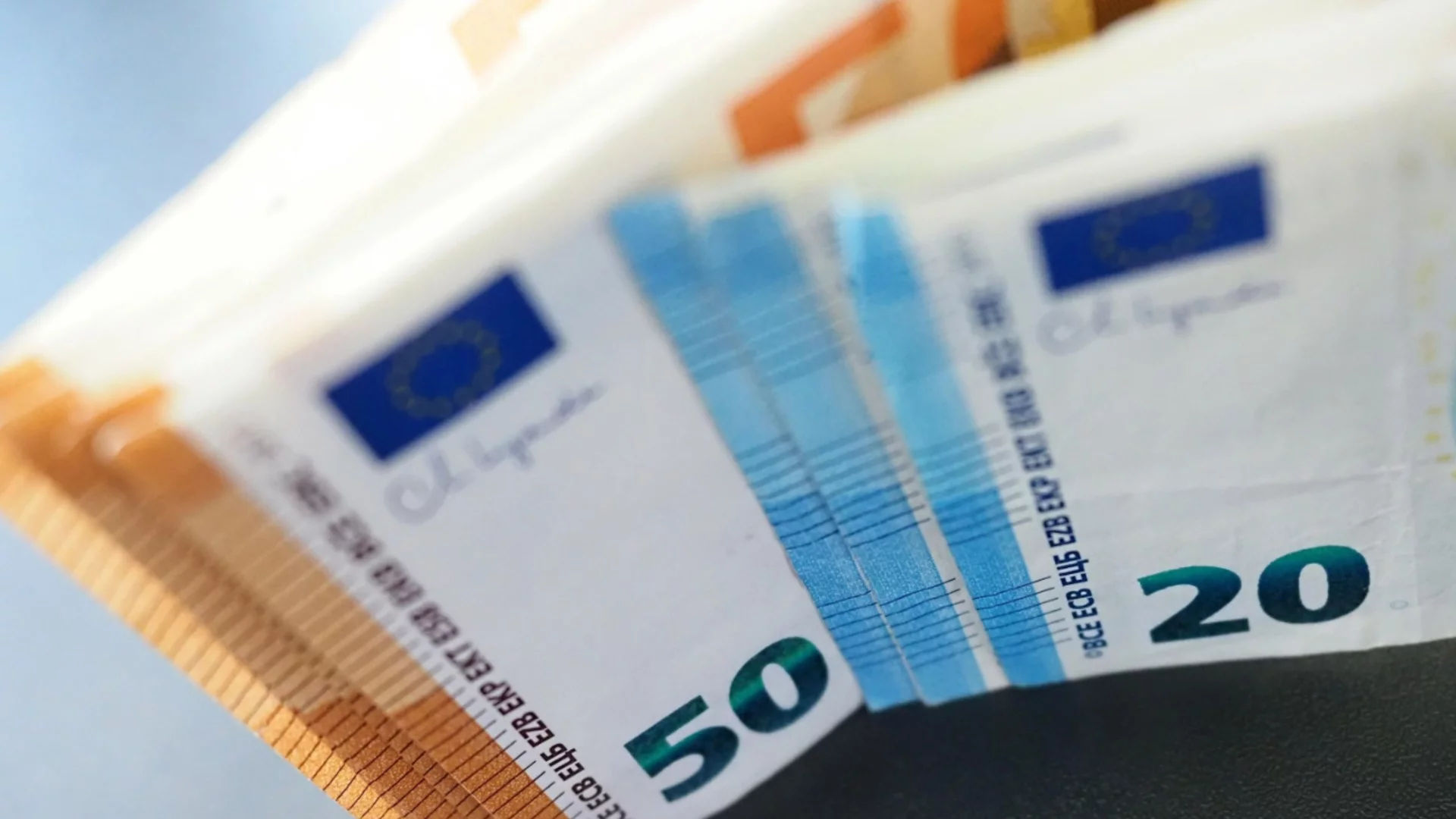 Левовете в евро: Редица банкови клонове ще работят и в събота през януари