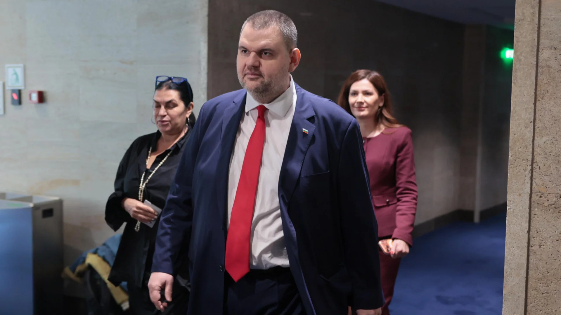 Пеевски се събуди - ще спасява пенсионерите със закон за евтини храни