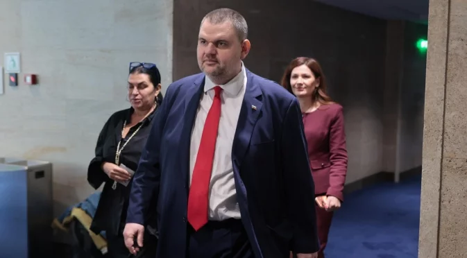 Пеевски се събуди - ще спасява пенсионерите със закон за евтини храни