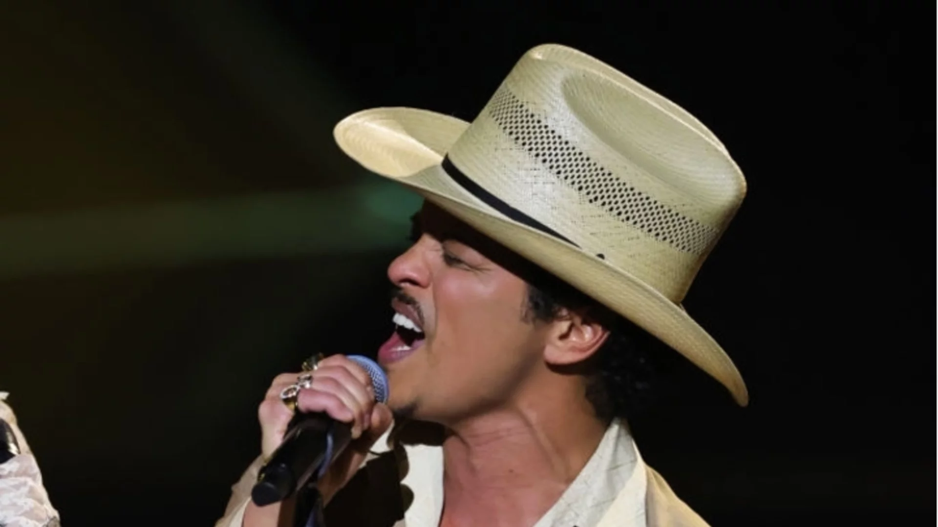 Бруно Марс обяви, че новият му албум е завършен