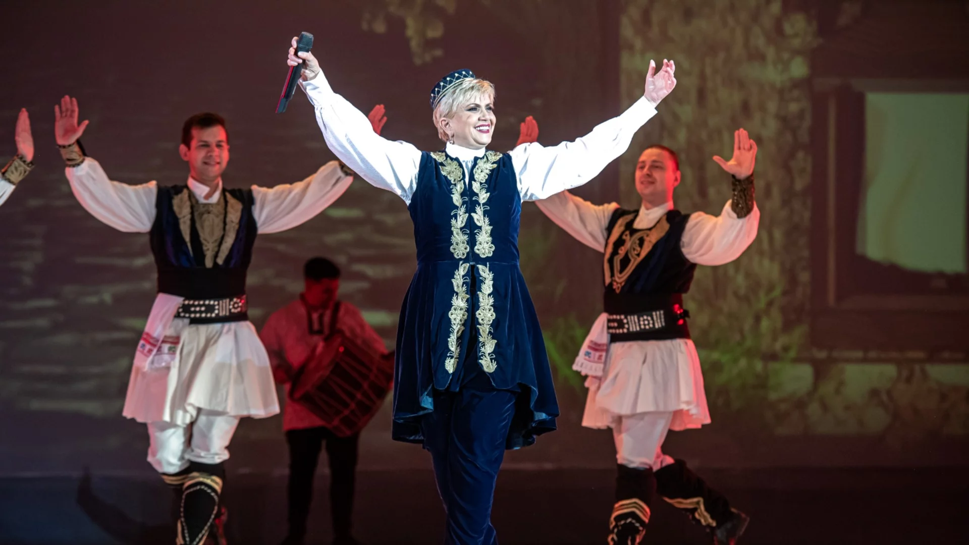 Емблемата на Пирин Николина Чакърдъкова: Влюбена съм в България! (ВИДЕО)