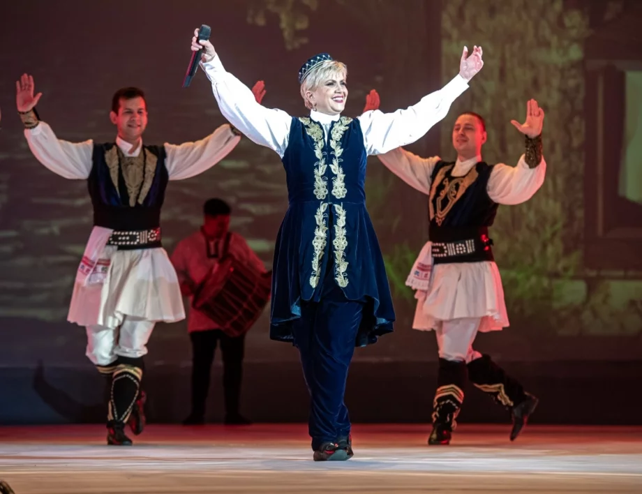 Емблемата на Пирин Николина Чакърдъкова: Влюбена съм в България! (ВИДЕО)