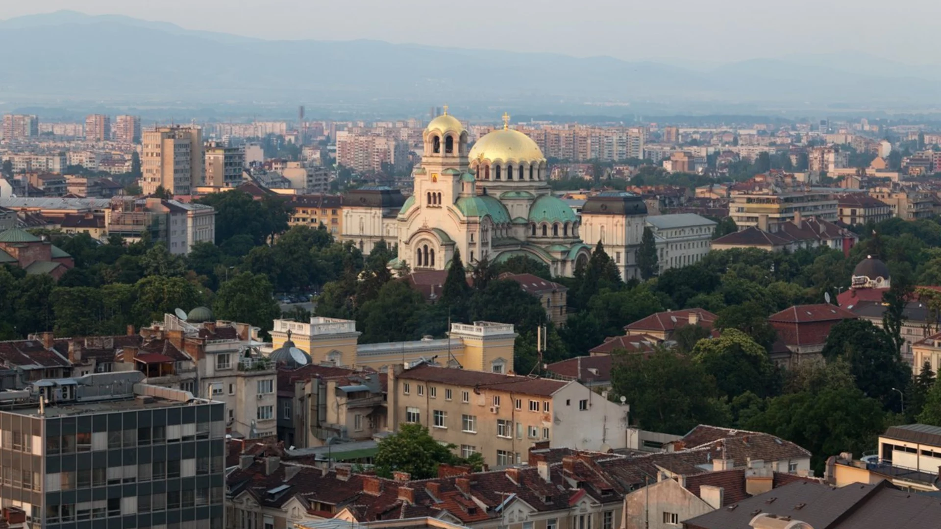 Давате под наем в Booking и Airbnb? Ето как НАП иска да се декларирате