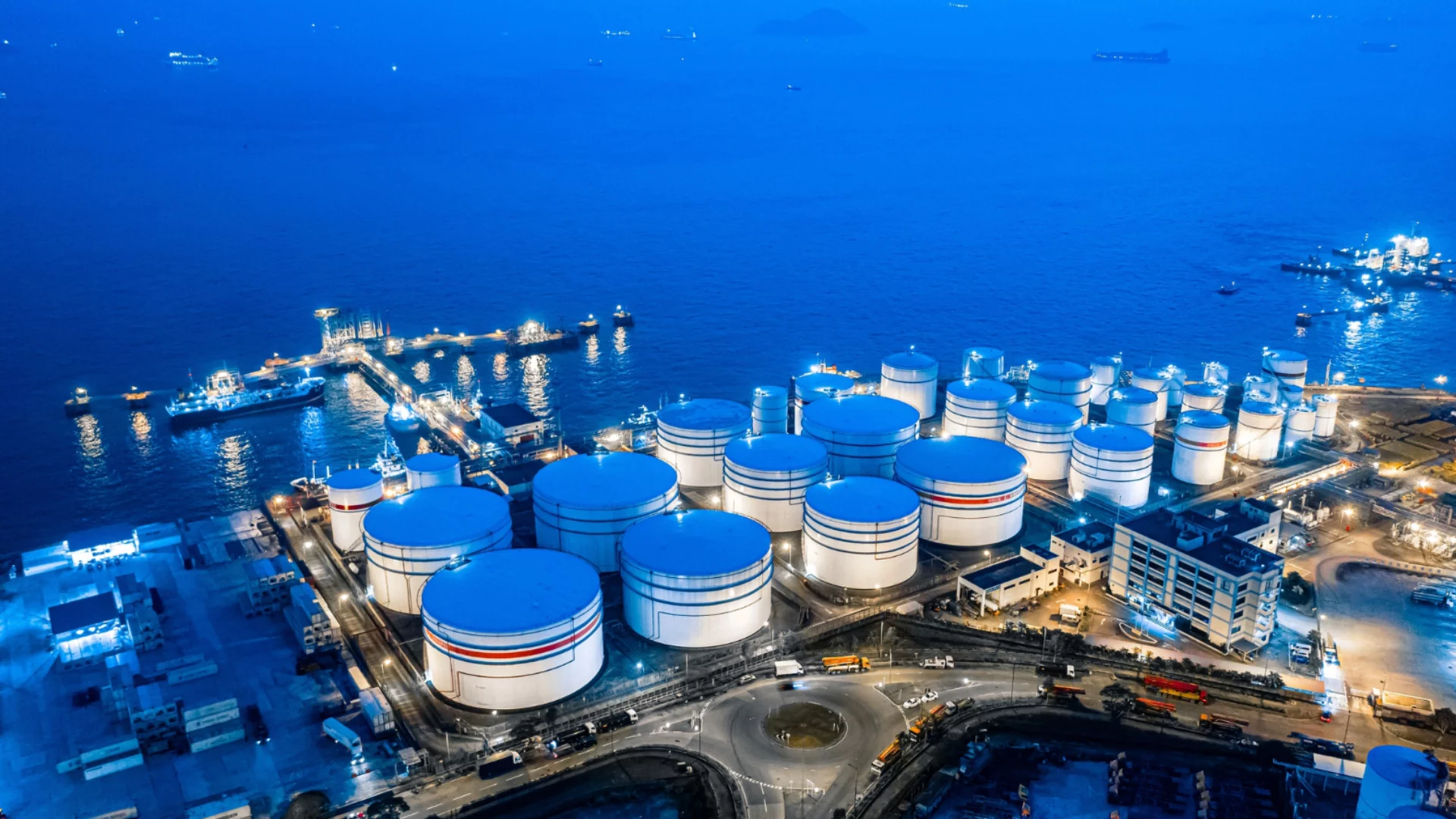 Най-голямата индийска рафинерия обяви: Без руски петрол засега