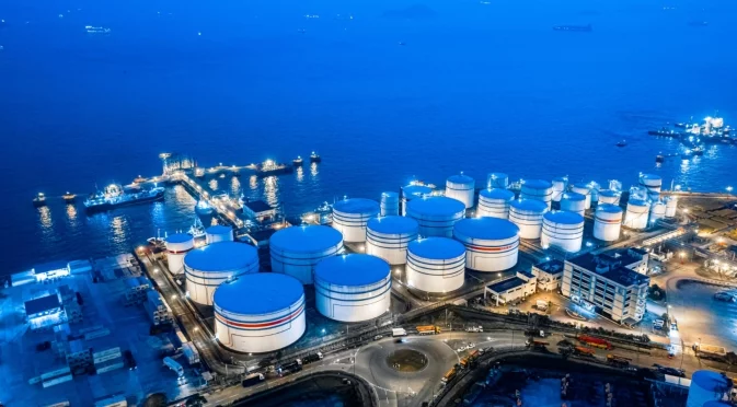 Най-голямата индийска рафинерия обяви: Без руски петрол засега