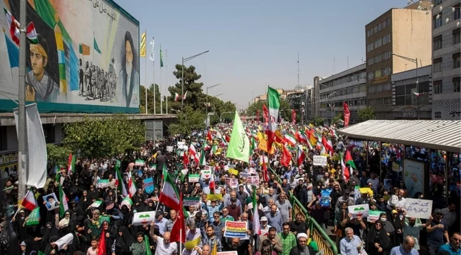 Като в България: Властта в Иран хвърли "трохи" на гражданите, виждайки масовите протести (ВИДЕО)