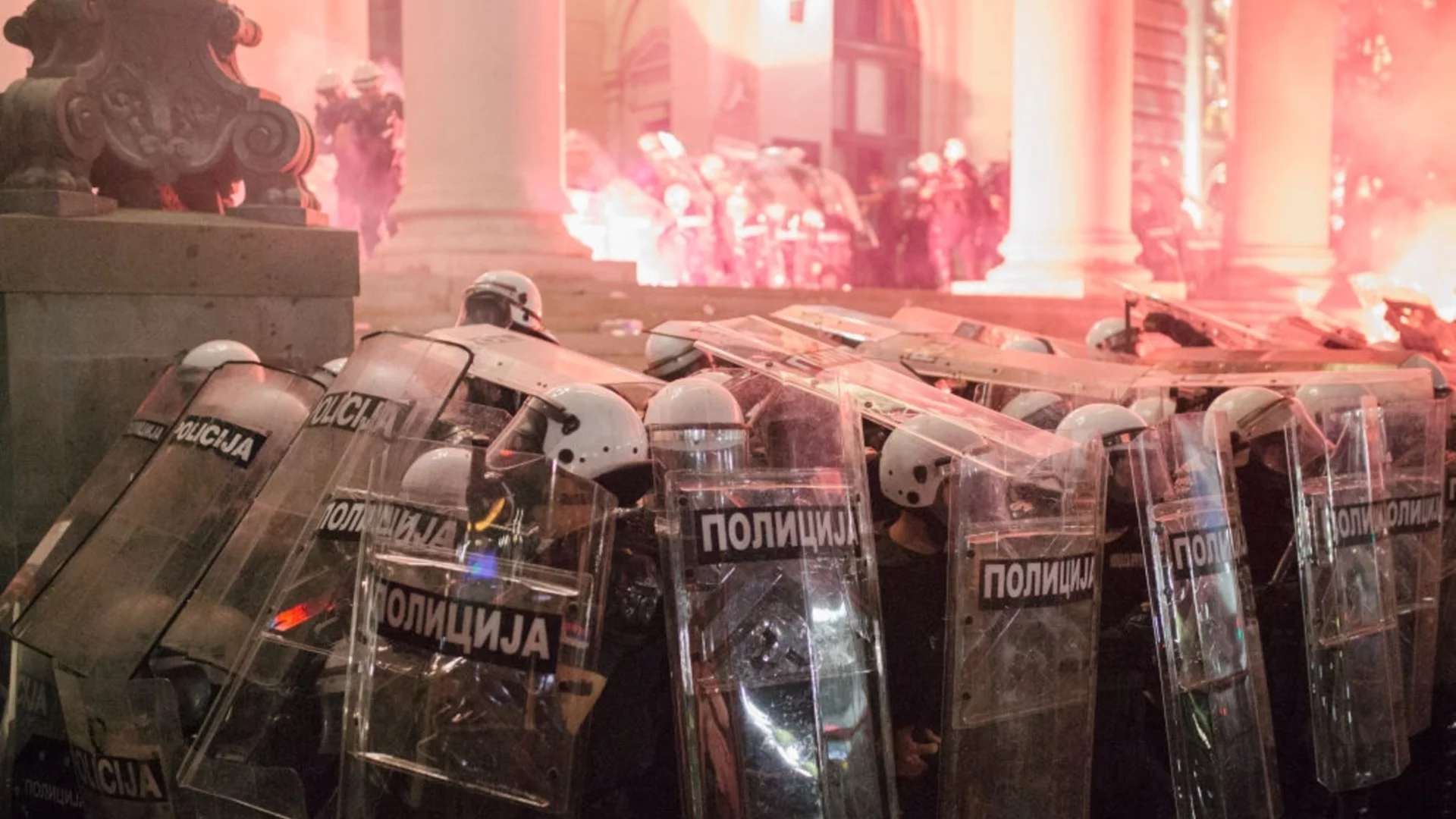 Масови убийства, домашна агресия и полицейско насилие: Защо в Сърбия има толкова много омраза?