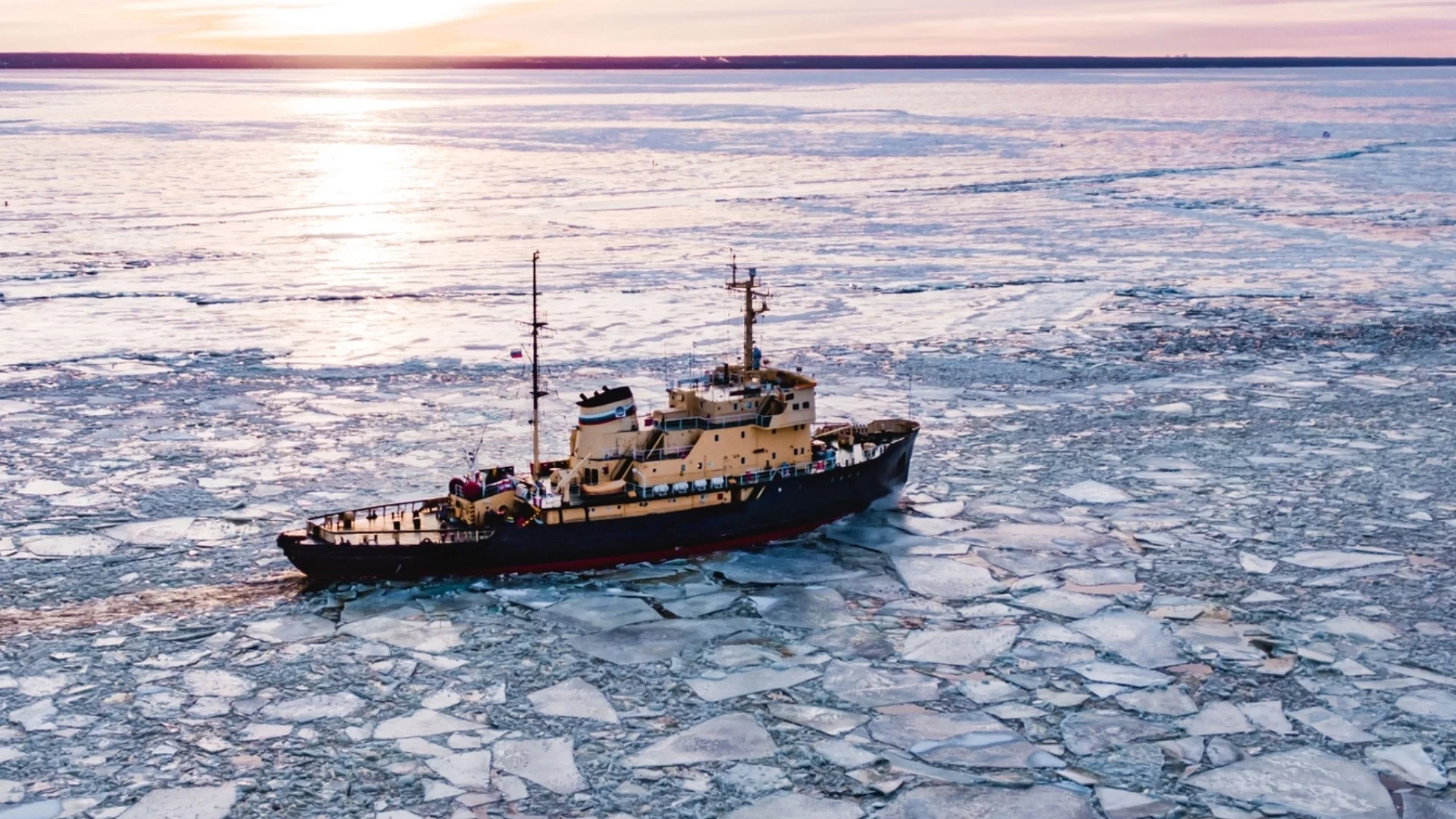 Русия изпуска и ще изпуска дълго време облагите от Северния морски път: Украинска оценка