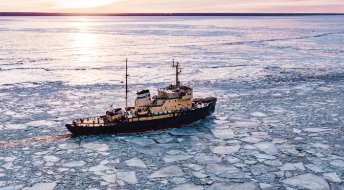 Русия изпуска и ще изпуска дълго време облагите от Северния морски път: Украинска оценка