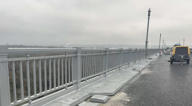Без спиране на движението: Подновяват ремонта на Дунав мост