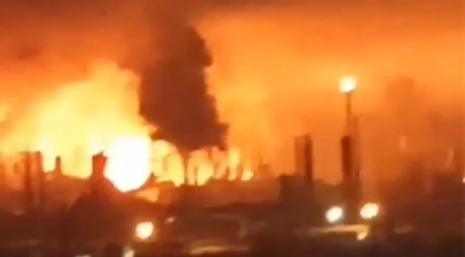 Украински дронове удариха петролен склад в Белгородска област (ВИДЕО)