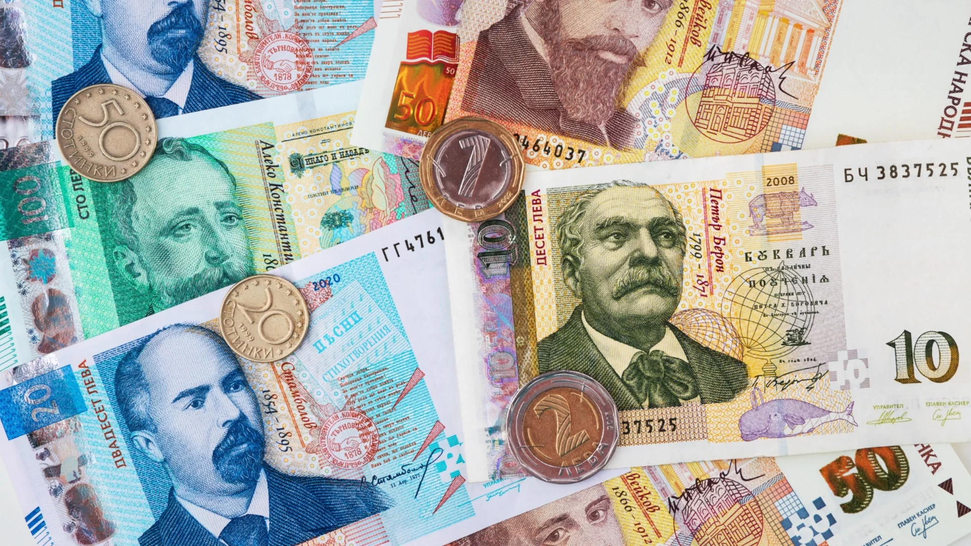 Тоновете монети, които излизат от обращение, тежат колкото Айфеловата кула. Ето колко милиарда са и левовите банкноти